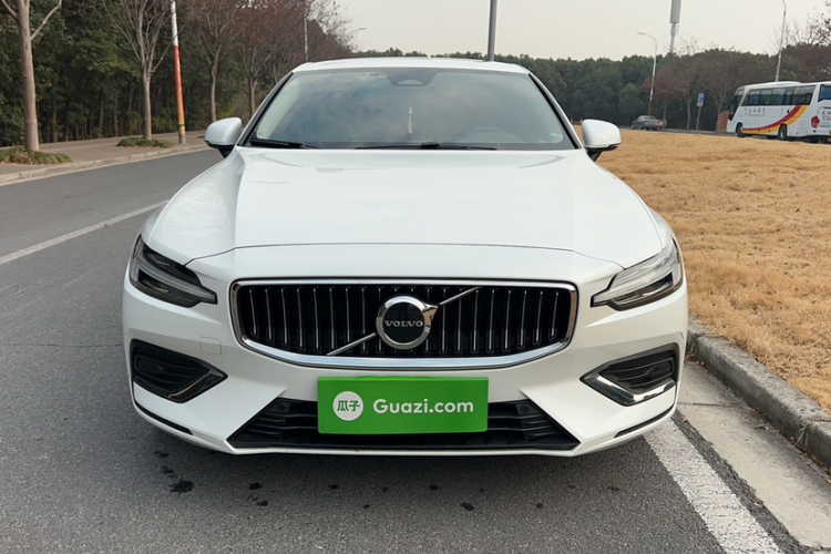 沃尔沃S60 2023款 B4 智远豪华版车身外观6002