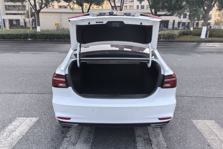 荣威i6 2020款 PLUS 1.6L CVT 4G互联荣耀旗舰版中控内饰7010