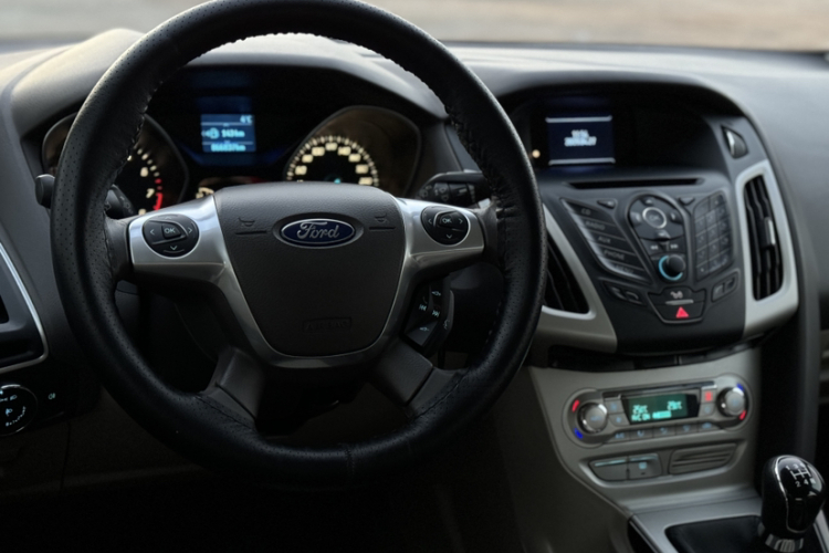 福特 福克斯 2012款 两厢 1.6L 手动风尚型中控内饰7005