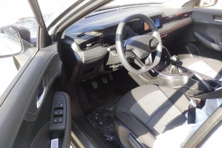 荣威i5 2023款 1.5L CVT豪华版中控内饰7005