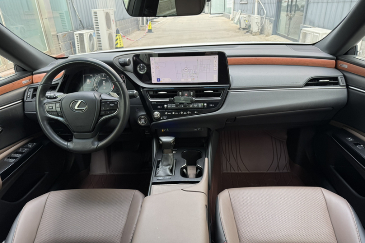 雷克萨斯ES 2022款 200 卓越版中控内饰7001