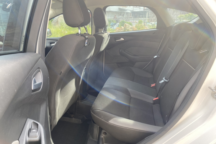 福特 福克斯 2012款 两厢 1.6L 自动舒适型中控内饰7003