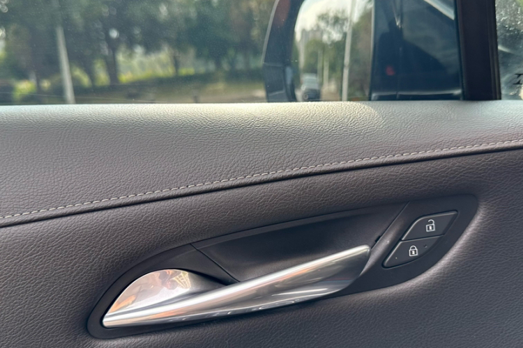 凯迪拉克XT4 2022款 28T 两驱风尚型中控内饰7009