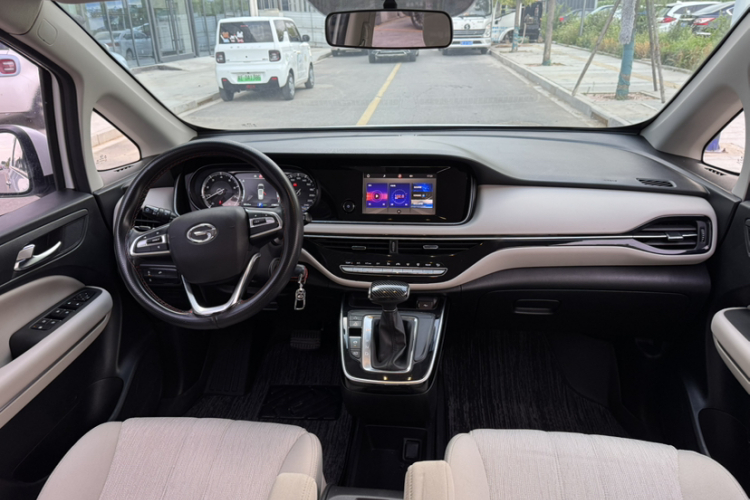 广汽传祺 传祺M6 2019款 270T DCT精英版（七座）国VI中控内饰7002