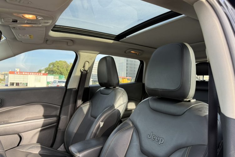 Jeep 指南者 2017款 200T 自动家享四驱版中控内饰7002