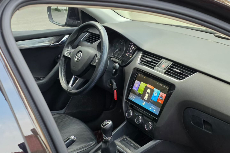 斯柯达 明锐 2017款 1.6L 手动智行版中控内饰7005