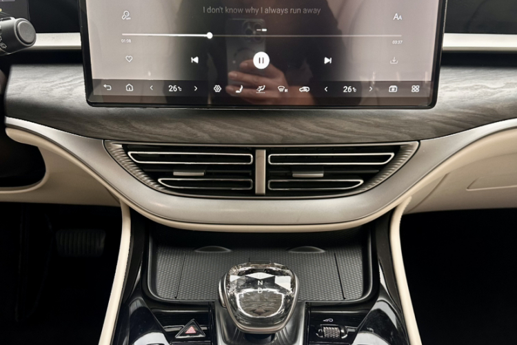 腾势D9 2024款 DM-i 1050 尊享型中控内饰7008