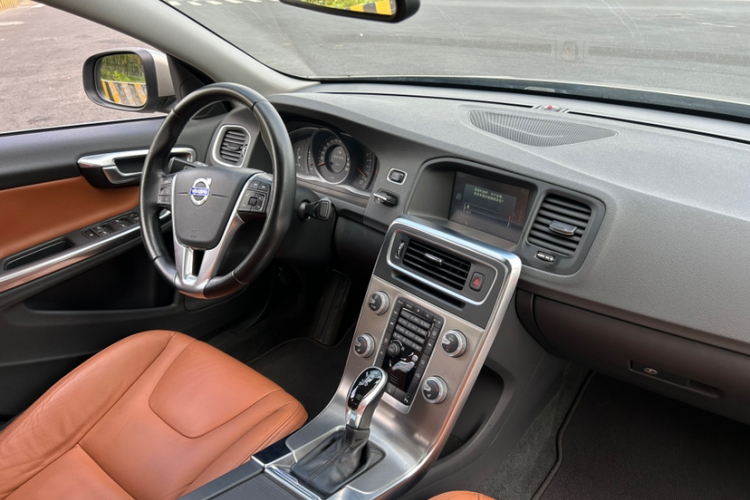 沃尔沃S60 2014款 S60L 2.0T 智远版中控内饰7011