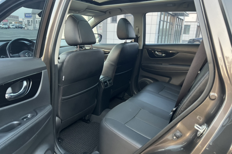 日产 奇骏 2021款 2.0L CVT 2WD XL Premium尊享纪念版中控内饰7003