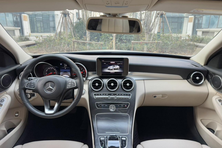 奔驰C级 2017款 C 200 L 运动版中控内饰7013