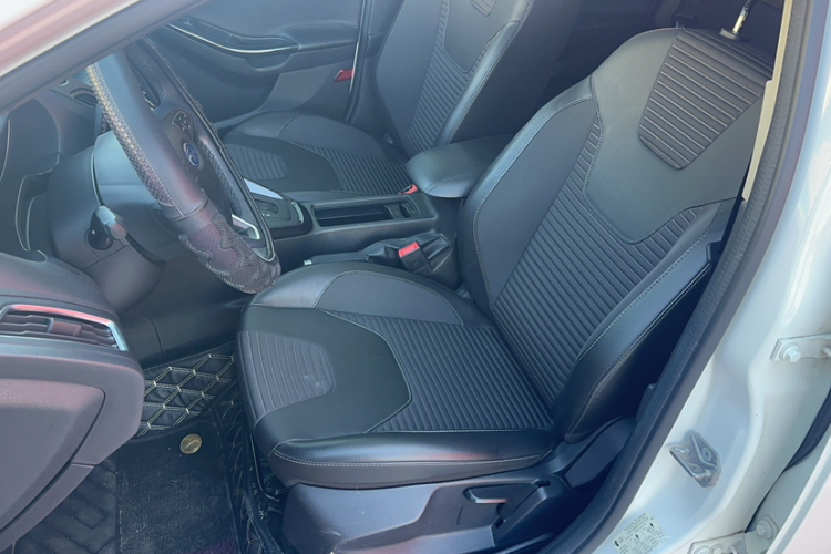 福特 福克斯 2020款 两厢经典 1.5L 自动风尚型局部细节19