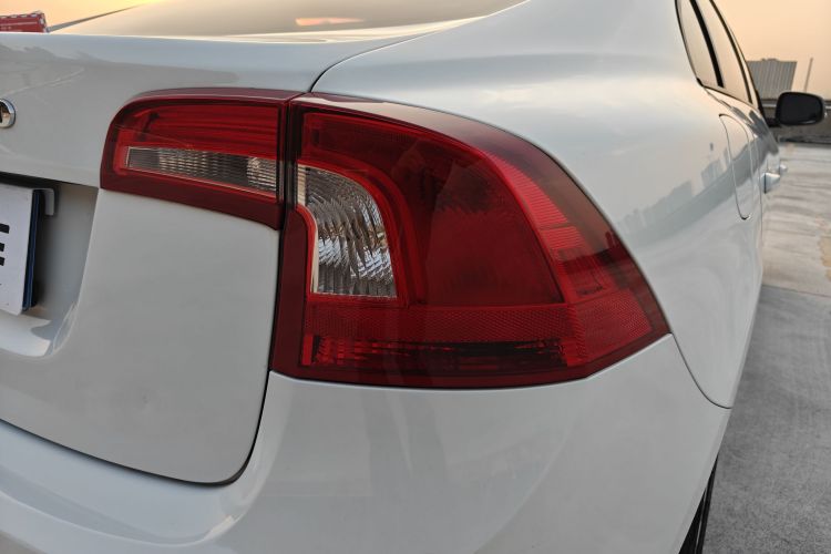 沃尔沃S60 2015款 S60L 2.0T 智行版车身外观6010