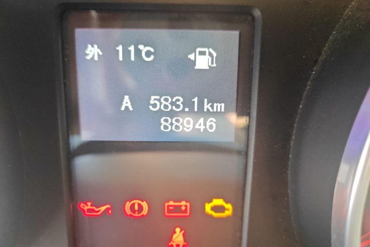 北京BJ40 2016款 40L 2.0T 手动四驱尊贵版中控内饰15