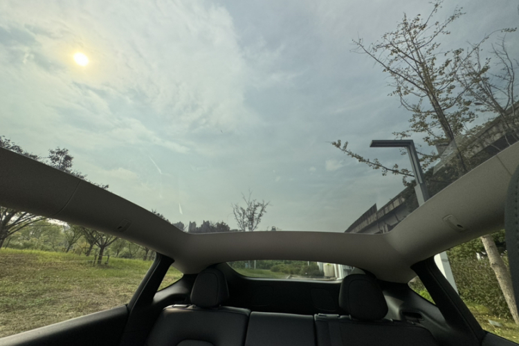 特斯拉 Model Y 2021款 标准续航后驱版局部细节22