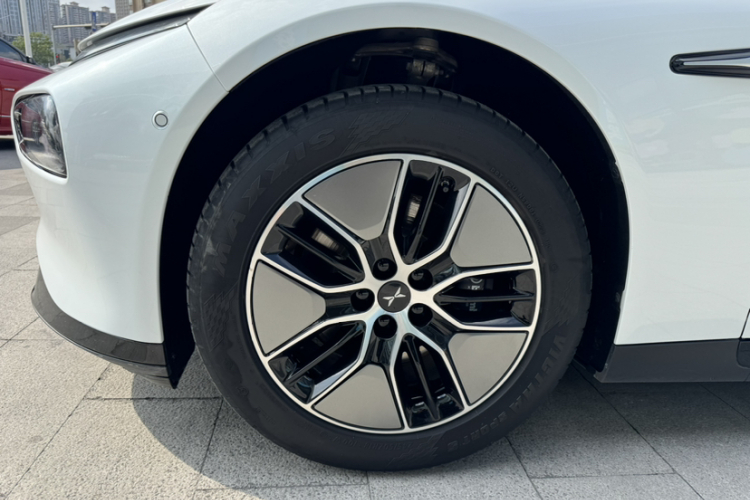 小鹏P7 2023款 P7i 702 Pro车身外观6006