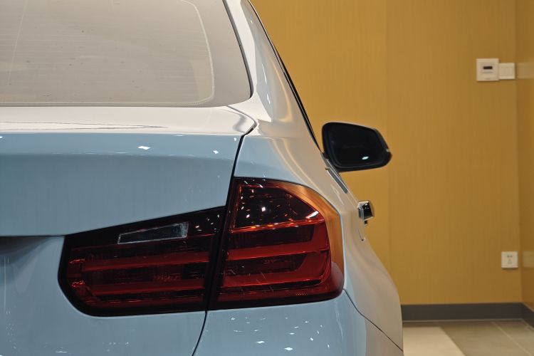 宝马3系 2015款 320i 超悦版时尚型车身外观6013