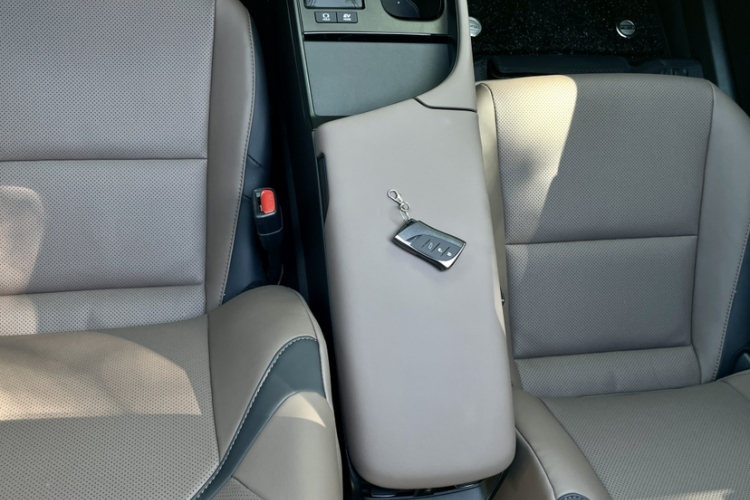 雷克萨斯ES 2025款 300h 臻享版中控内饰7008