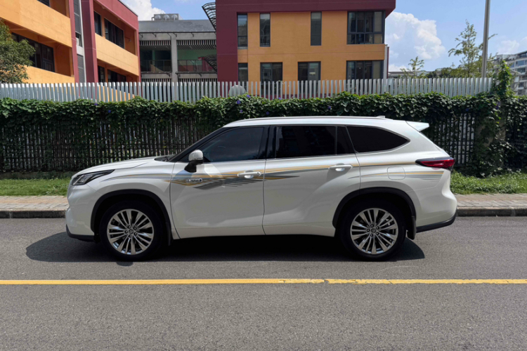 丰田 汉兰达 2022款 双擎 2.5L 四驱尊贵版 7座车身外观6001