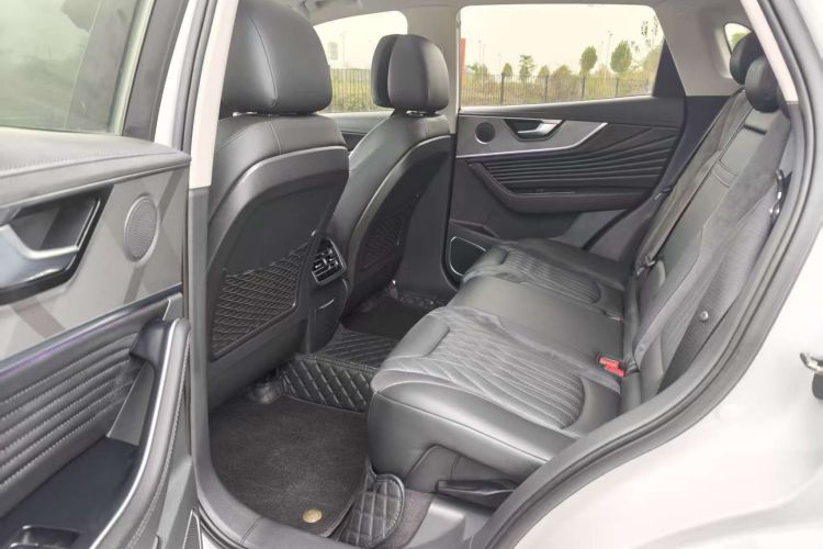 红旗HS5 2023款 2.0T 四驱旗享Pro版中控内饰7004