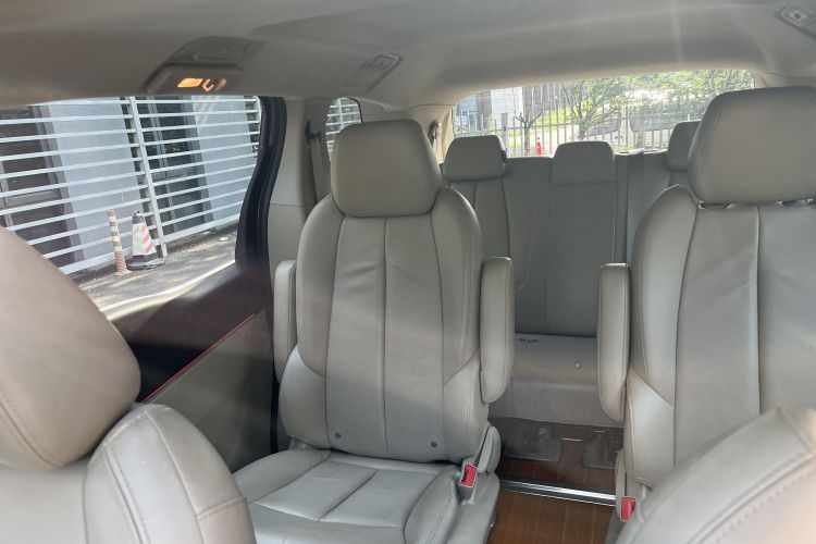 别克GL8 2018款 28T 豪华型 国VI中控内饰7004