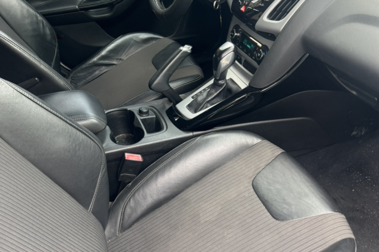 福特 福克斯 2012款 两厢 2.0L 自动豪华运动型中控内饰7006