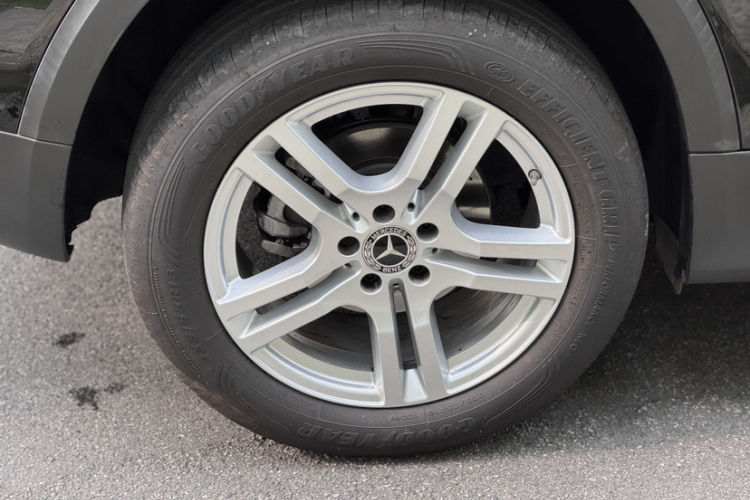 奔驰GLB 2023款 GLB 220 动感型车身外观6008