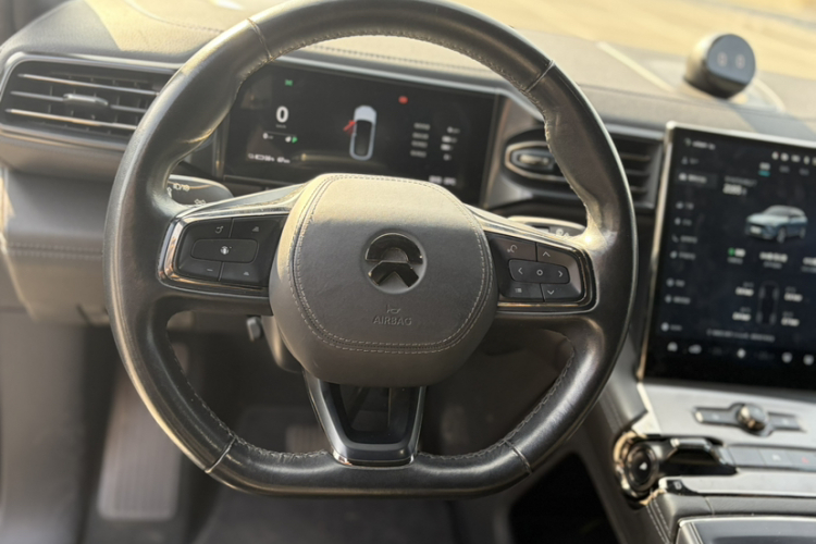 蔚来ES6 2019款 420KM 运动版中控内饰7006