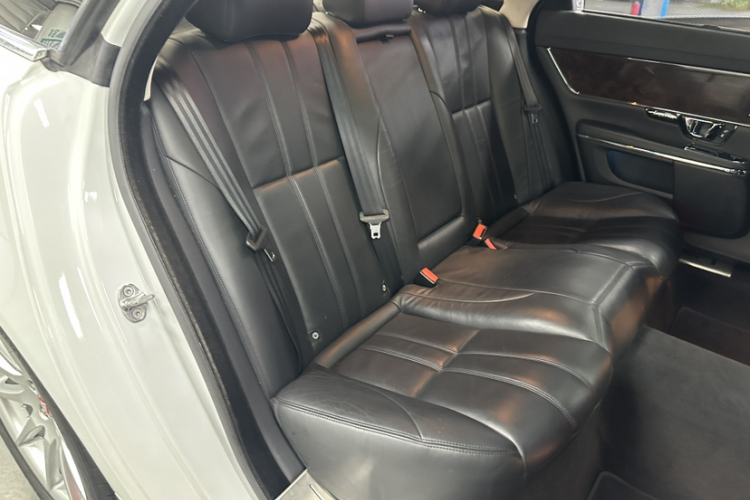 捷豹XJ 2015款  XJL 3.0 SC 两驱全景商务版中控内饰7014