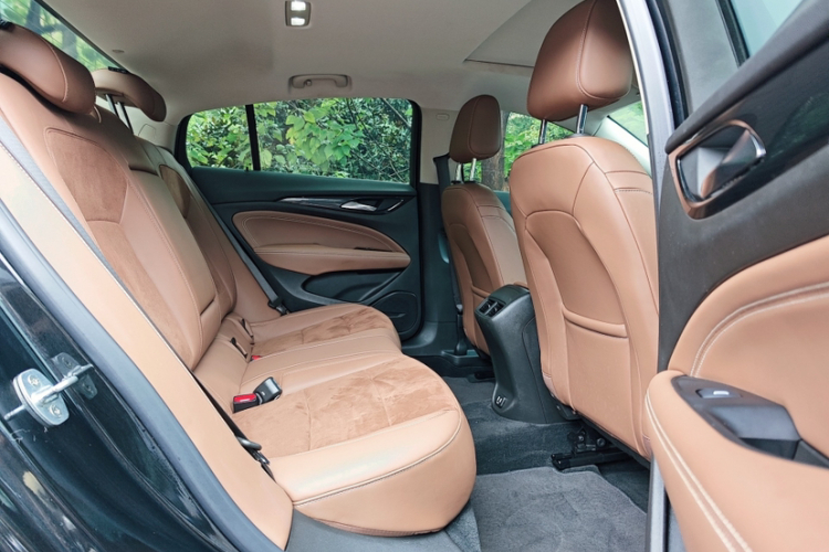 别克 君威 2020款 552T 豪华型中控内饰7011