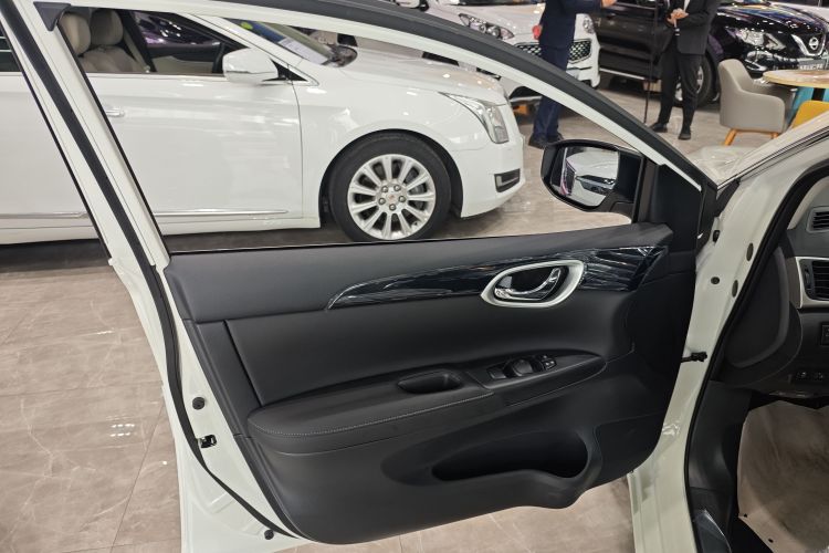 日产 轩逸 2024款 经典 1.6XE CVT舒适版中控内饰7004