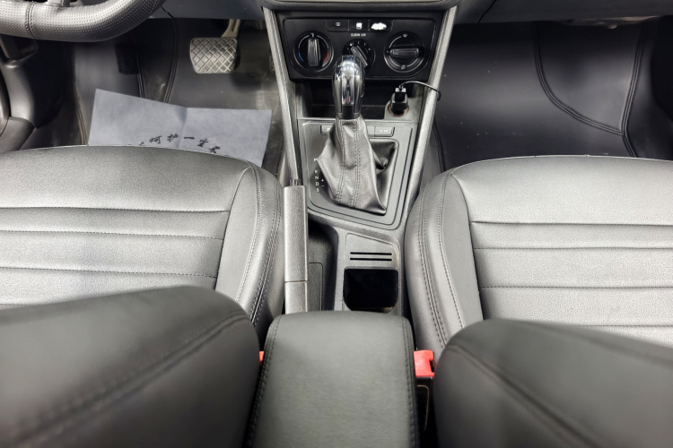 大众 朗行 2015款 1.6L 自动风尚版中控内饰7004