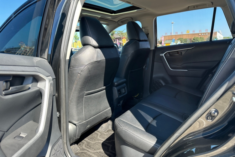 丰田 RAV4荣放 2023款 双擎 2.5L E-CVT两驱精英版中控内饰7002