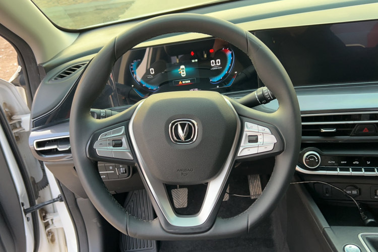 长安 逸动 2020款 PLUS 1.6L GDI 手动豪华型局部细节13