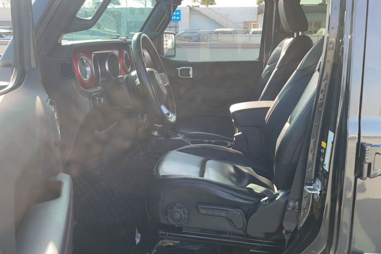 Jeep 牧马人 2021款 2.0T 罗宾汉四门版中控内饰7002