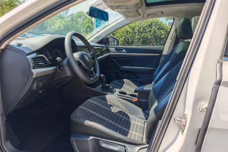 大众 朗逸 2019款 两厢 280TSI DSG舒适版 国VI中控内饰7002