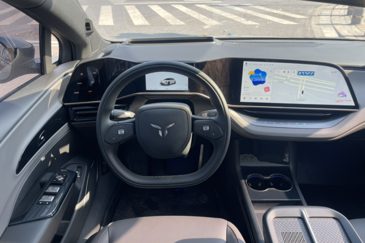 红旗EH7 2025款 640 四驱 智选版局部细节13