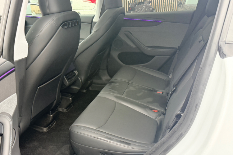 特斯拉 Model Y 2025款 后轮驱动版中控内饰7003