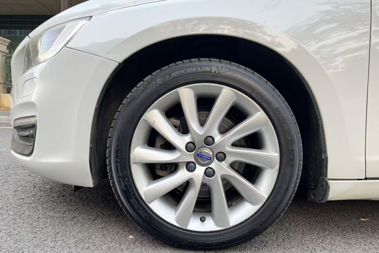 沃尔沃S60 2016款 S60L T4 智远版车身外观6008