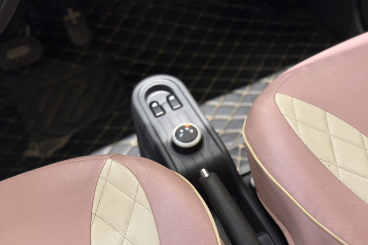 五菱汽车 宏光MINIEV 2021款 马卡龙臻享款 三元锂中控内饰7007