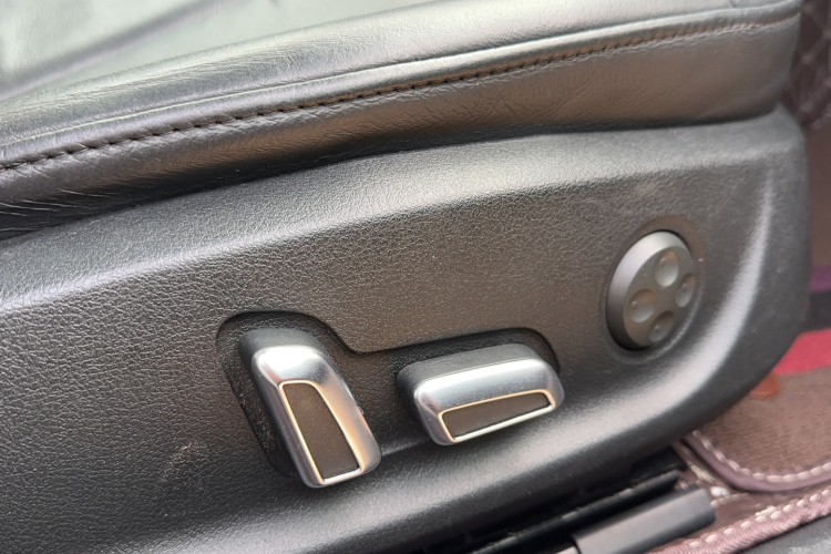 奥迪A4L 2013款 35 TFSI 自动舒适型局部细节9009