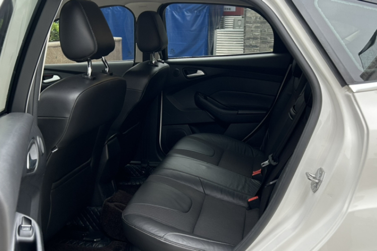 福特 福克斯 2012款 两厢 2.0L 自动豪华运动型中控内饰7010