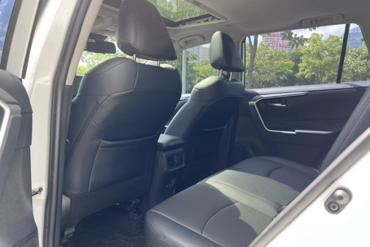 丰田 RAV4荣放 2020款 2.0L CVT两驱风尚版中控内饰7004