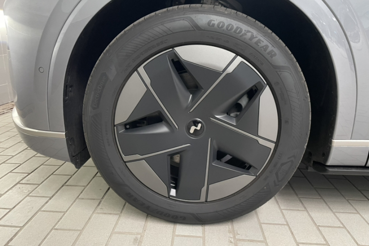 乐道L90 2025款 Max 六座版车身外观6006