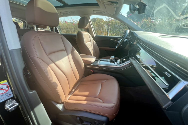 奥迪Q7 2020款 55 TFSI quattro S line运动型中控内饰7007