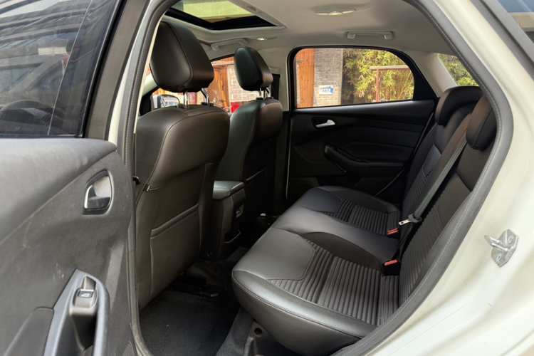 福特 福克斯 2017款 两厢 1.6L 自动风尚型智行版中控内饰7005