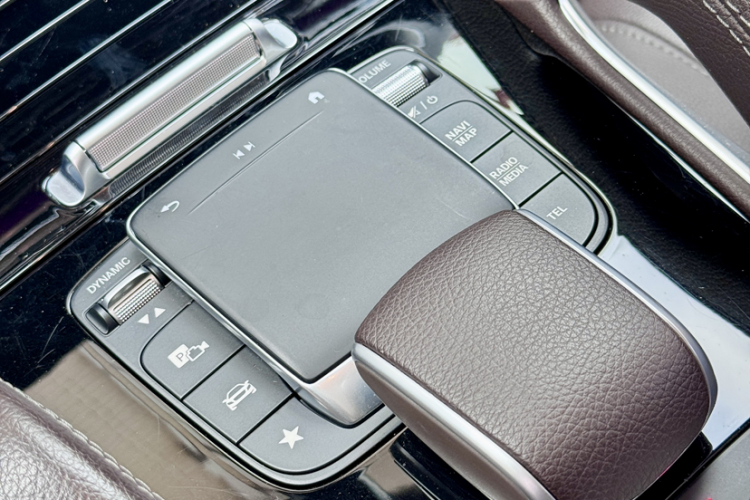 奔驰GLS 2023款 改款 GLS 450 4MATIC 时尚型中控内饰7001