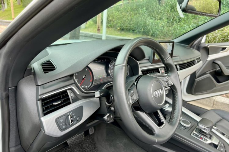 奥迪A5 2017款 Cabriolet 40 TFSI 时尚型中控内饰7012