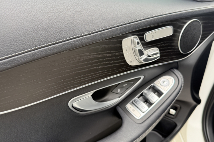 奔驰C级 2021款 C 260 L 运动版中控内饰7004