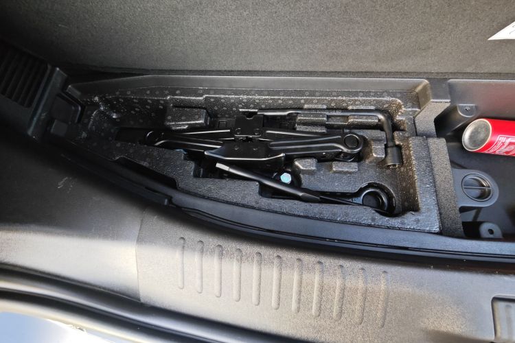 捷途X70 PLUS 2023款 1.6T DCT强者 7座局部细节9002