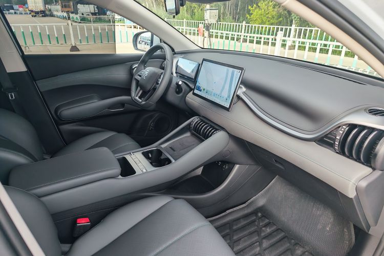 比亚迪 元PLUS 2025款 智驾版 430KM 领先型中控内饰7003